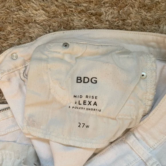 BDG mid rise white shorts - Picture 3 of 3